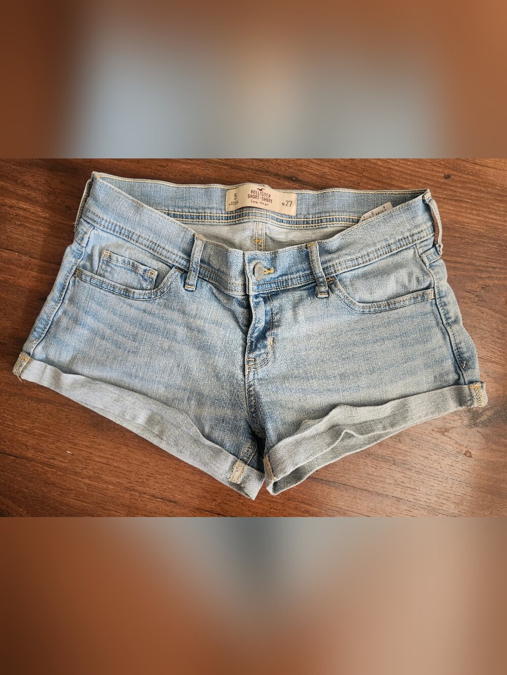 Hollister Short-Short Low Rise Light Blue Roll-Cuff Denim Shorts Size 5 W27